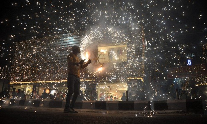 Choking Delhi to install air purifiers at intersections for Diwali 